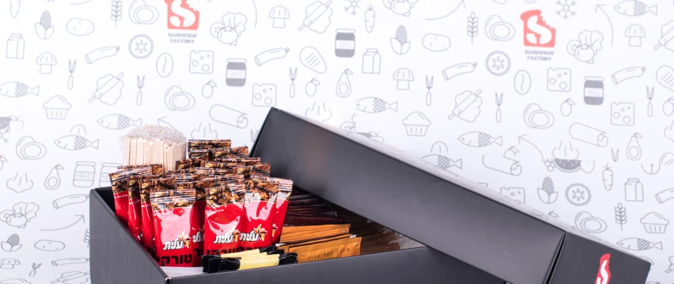 מגשי אירוח לאירועים - פתרון מושלם