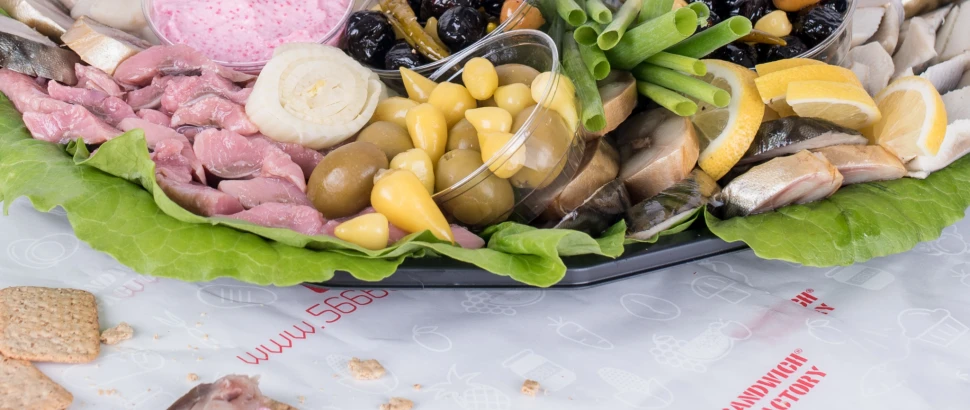 סוגים שונים של מגשי אירוח