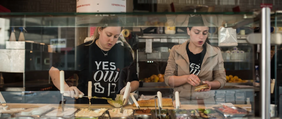 קייטרינג מגשי אירוח