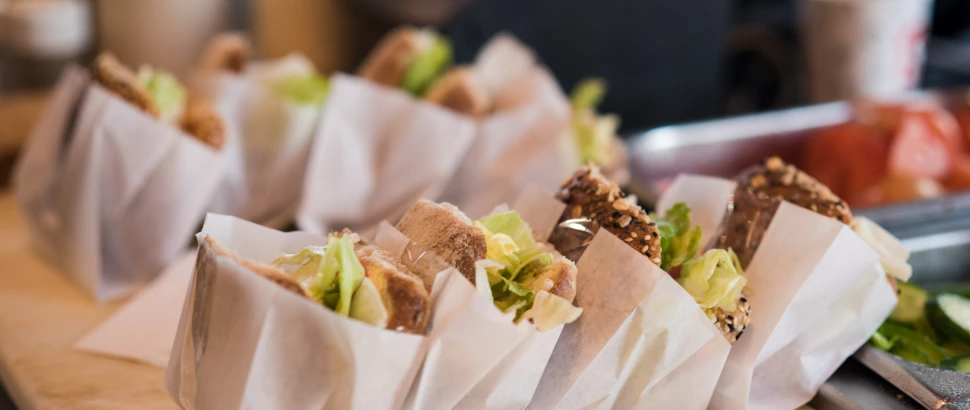 עולם שלם של מגשי אירוח מיוחדים