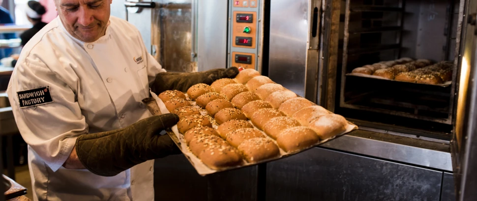 קייטרינג מגשי אירוח