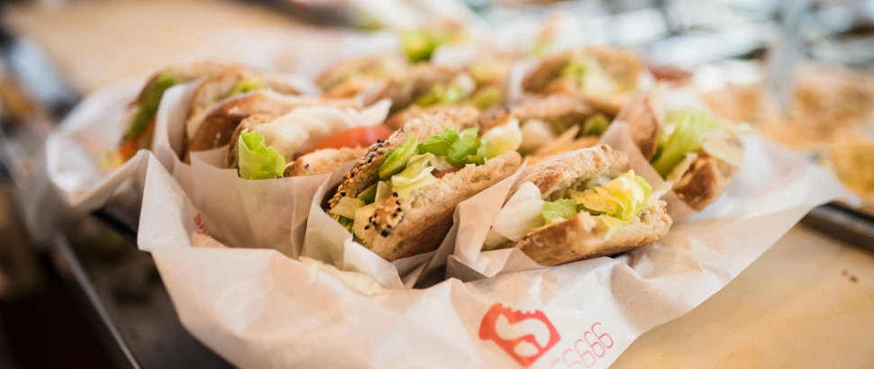 קייטרינג מגשי אירוח כשר